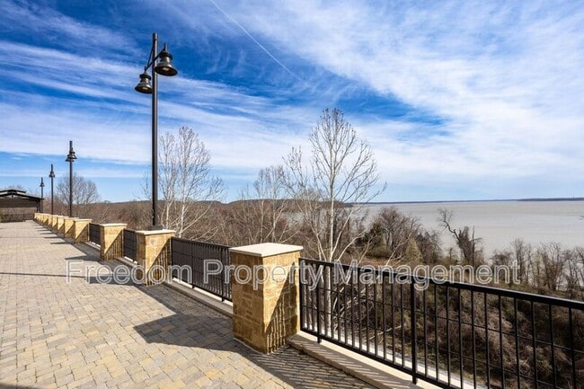 Building Photo - 2425 Morgans Point Dr