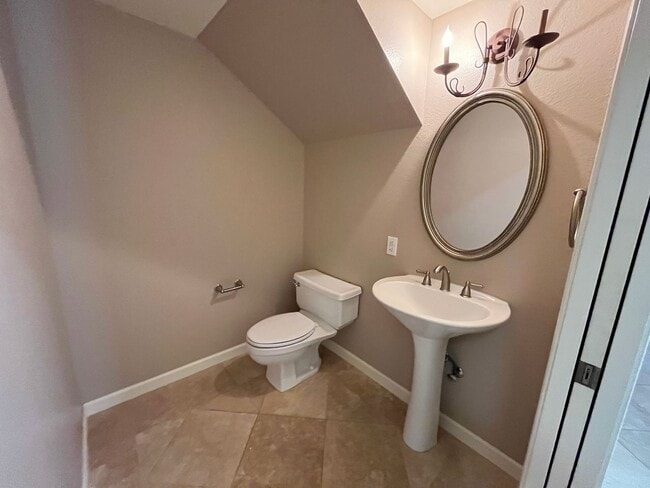 Building Photo - Hampton Court (Mililani Mauka) - Must see!!  3 bedrooms, central A/C, large 1745 sf, 2 story