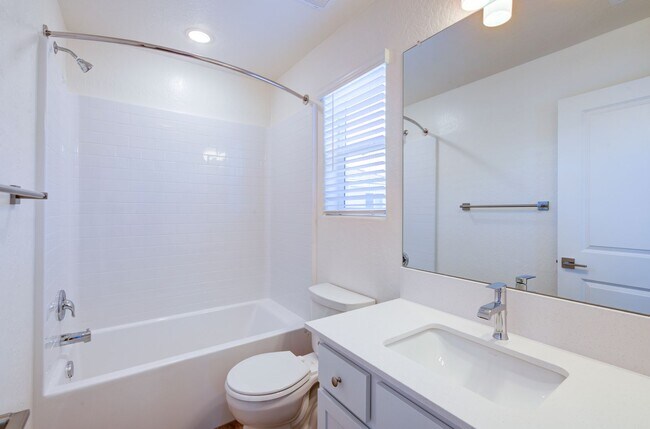 Building Photo - 1498 Vintage Ln