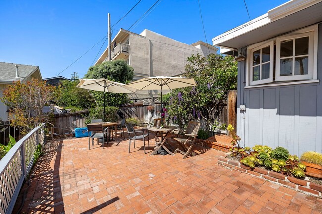 Building Photo - Woods Cove Furnished Cottage