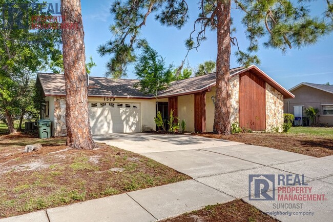 Building Photo - 1370 Palmwood Dr