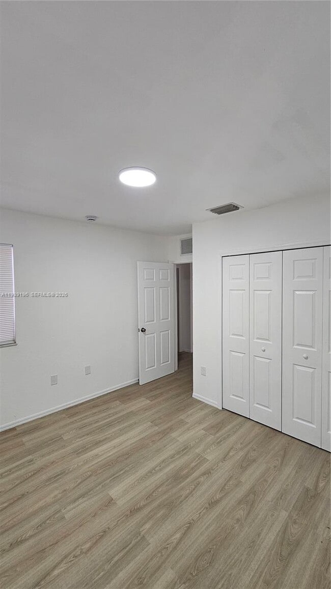 Building Photo - 908 SW 6th Ct