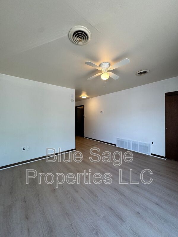 Building Photo - 2421 3rd Ave