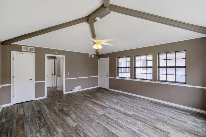 Building Photo - 1527 Estates Way