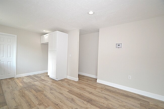 Building Photo - 911 Whitaker Ave