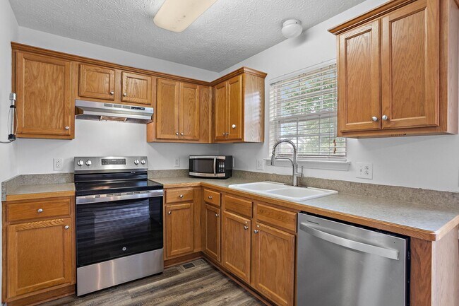 Building Photo - 5009 Legacy Dr