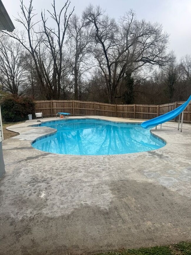 Building Photo - 4 bedroom 2.5 bath with large yard and in ground pool