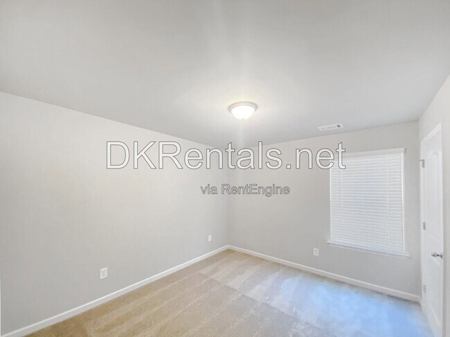 Building Photo - 1466 Fern Ridge Ln