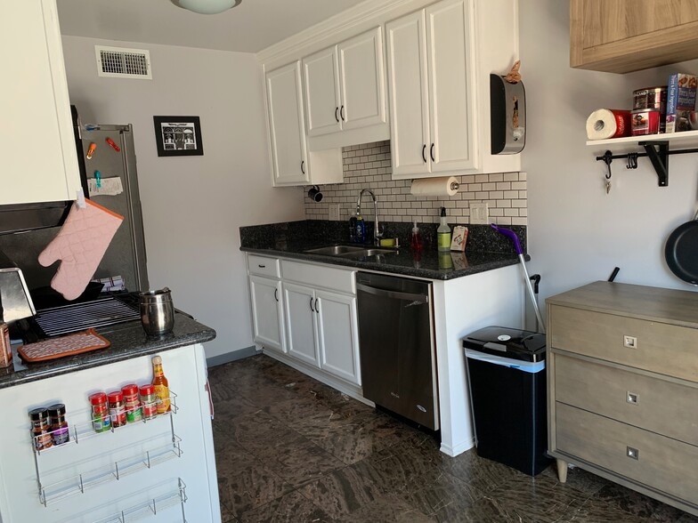 Kitchen - 112 N Avenue 66