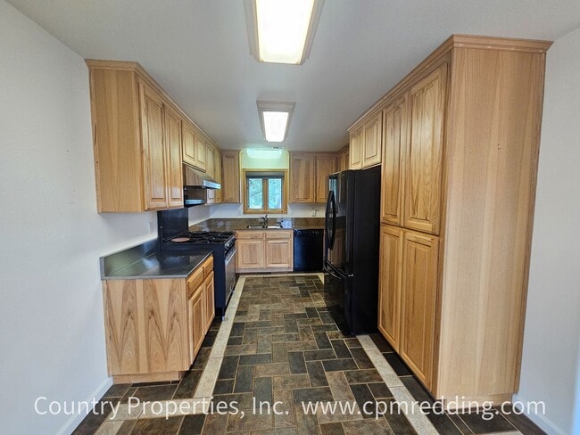 Building Photo - Price Reduced! Amazing Short-Term Housing Opportunity in a Custom 4-Bedroom House!