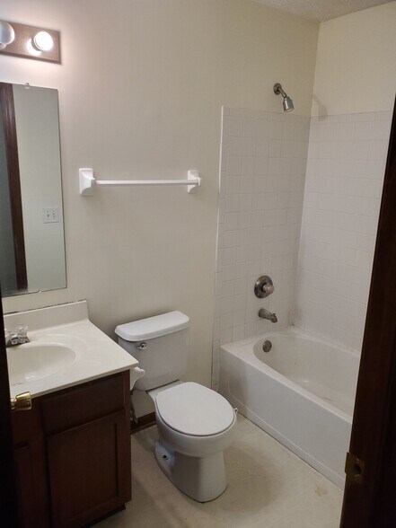 Building Photo - 1864 Pine Grove Pl