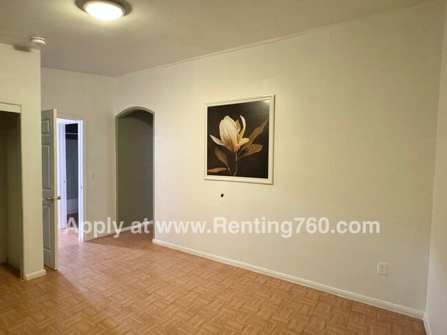 Building Photo - 2 Bed 2 Bath Near Military Base!