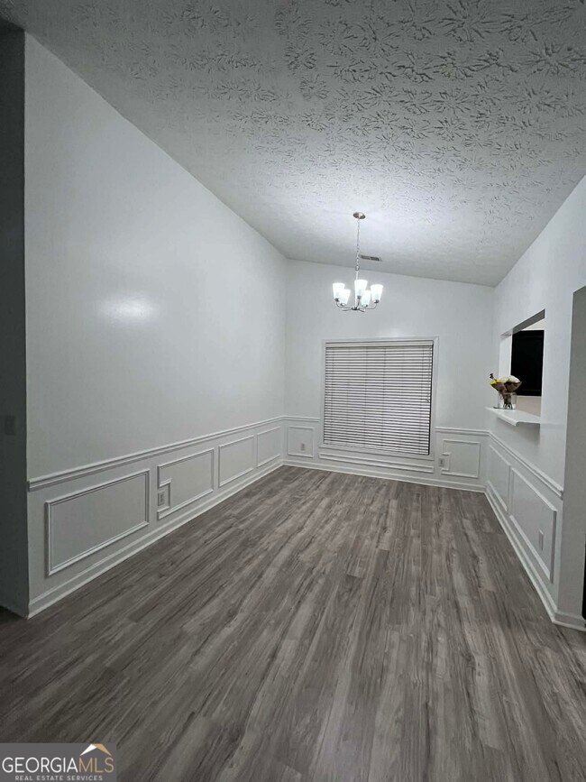 Building Photo - 2400 Miller Oaks Cir