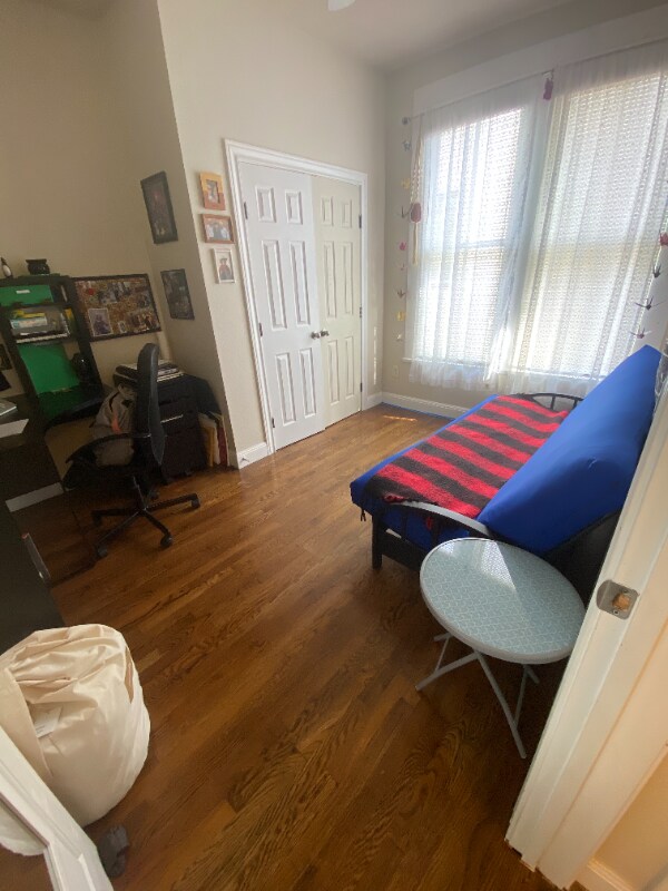 Building Photo - 410 E Carson St