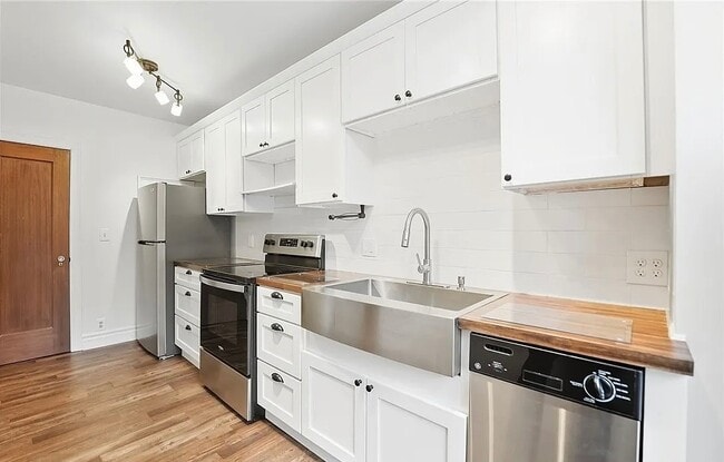 Building Photo - 83 Bryant St