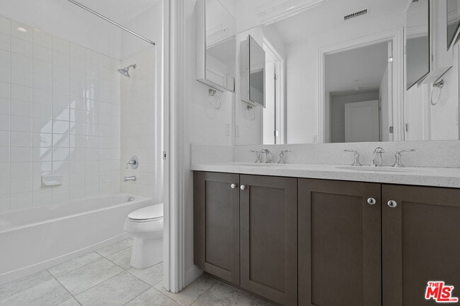 Building Photo - 20810 Spruce Cir