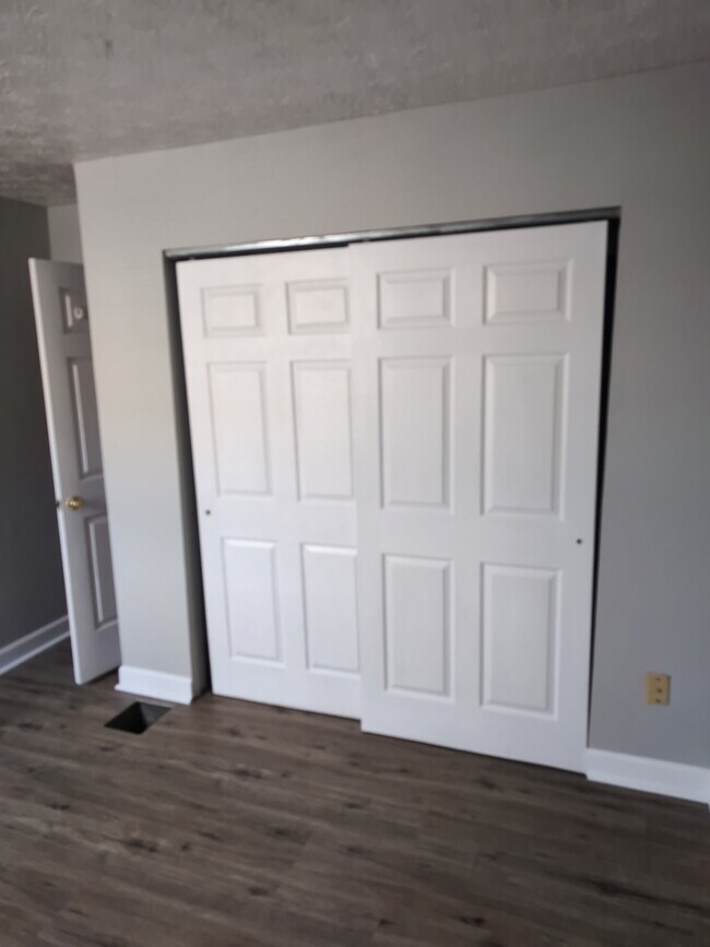 Building Photo - 4618 Sullivan Ave