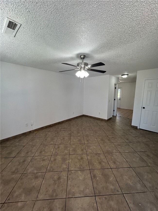 Building Photo - 3301 SW Victoria Pl