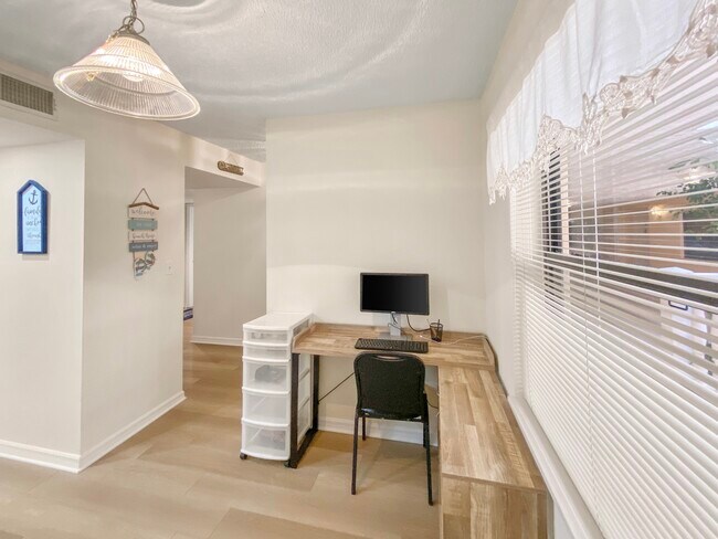 Building Photo - 6650 Sunset Way