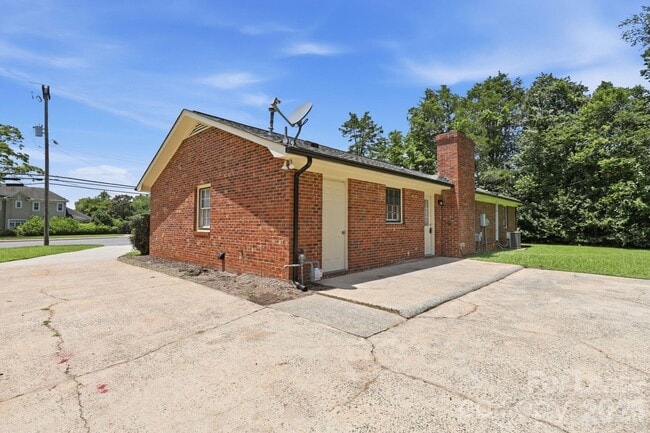 Building Photo - 4609 Randolph Rd
