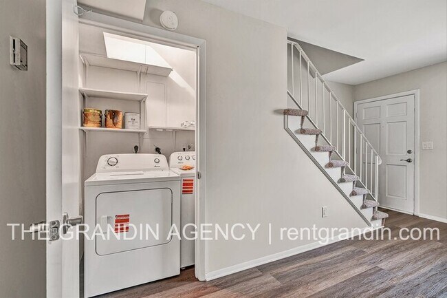 Building Photo - 2163 Mulberry St