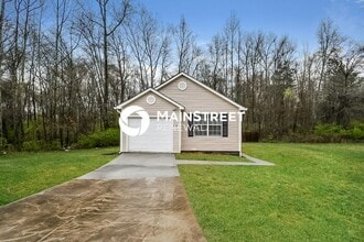 Building Photo - 3 Bedroom Pet-Friendly Home in Douglasville, GA with Main Street Renewal