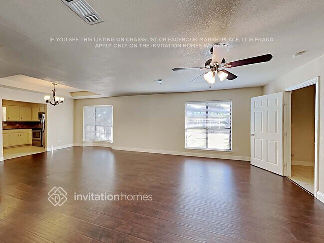 Building Photo - 801 Meadow Creek Dr