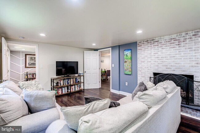 Building Photo - 7806 Jansen Dr