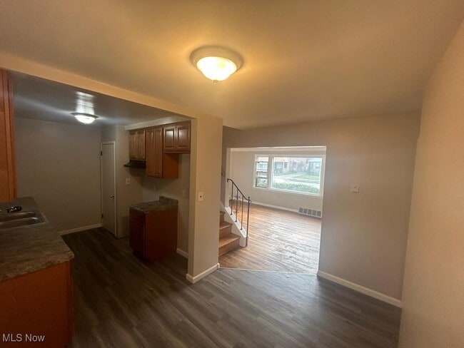 Building Photo - 815 Babbitt Rd