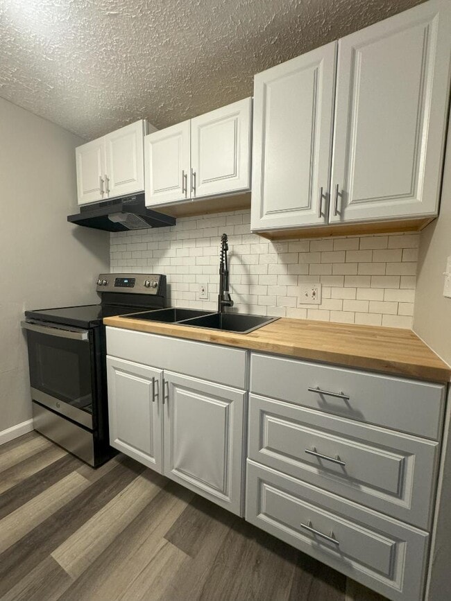 Building Photo - 5510 Beavercrest Dr