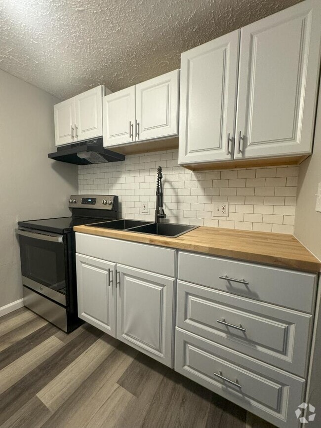 Building Photo - 5510 Beavercrest Dr
