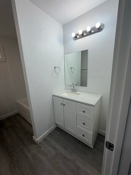 Building Photo - 4975 Breanna Ln NE