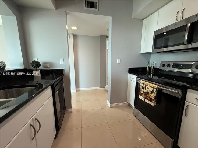 Building Photo - 9201 Collins Ave