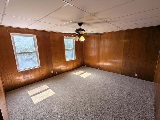 Building Photo - Spacious 2 bedroom 1 bathroom single family home (Marshall-Shadeland)