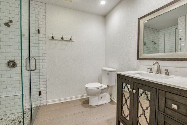Building Photo - MODERN HOME IN THE HEART OF FORT WORTH!