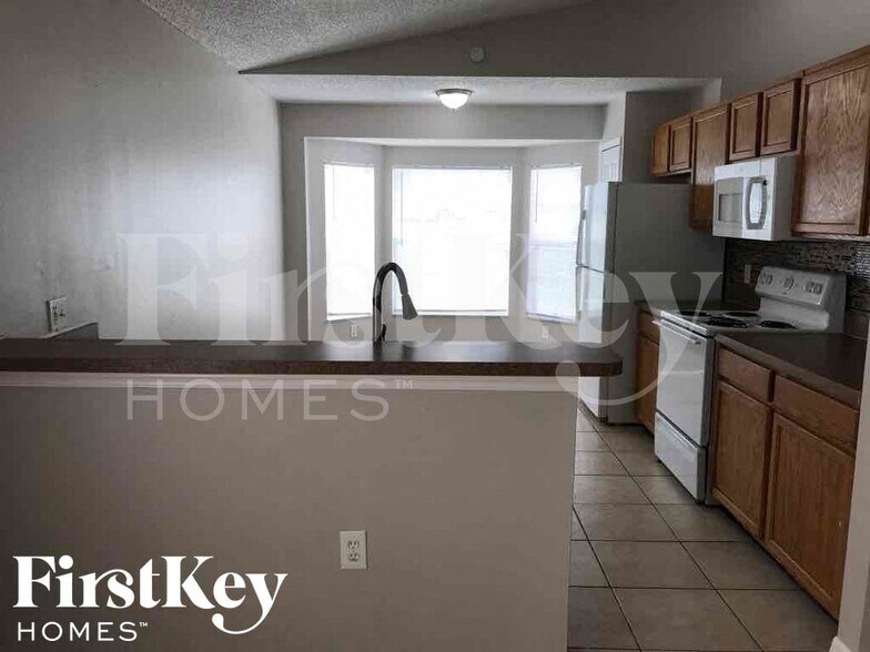 Building Photo - 6505 Viewpoint Ct