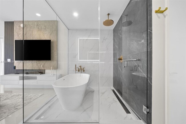 Building Photo - 700 NE 24th St