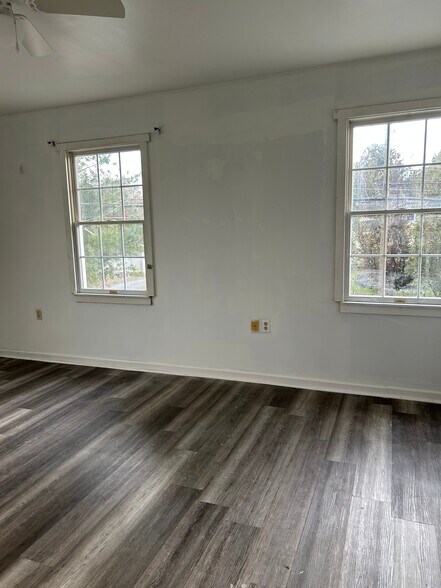 Building Photo - 201 Lock St