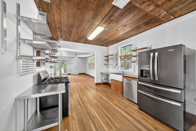 Building Photo - 224 Forrest Ave