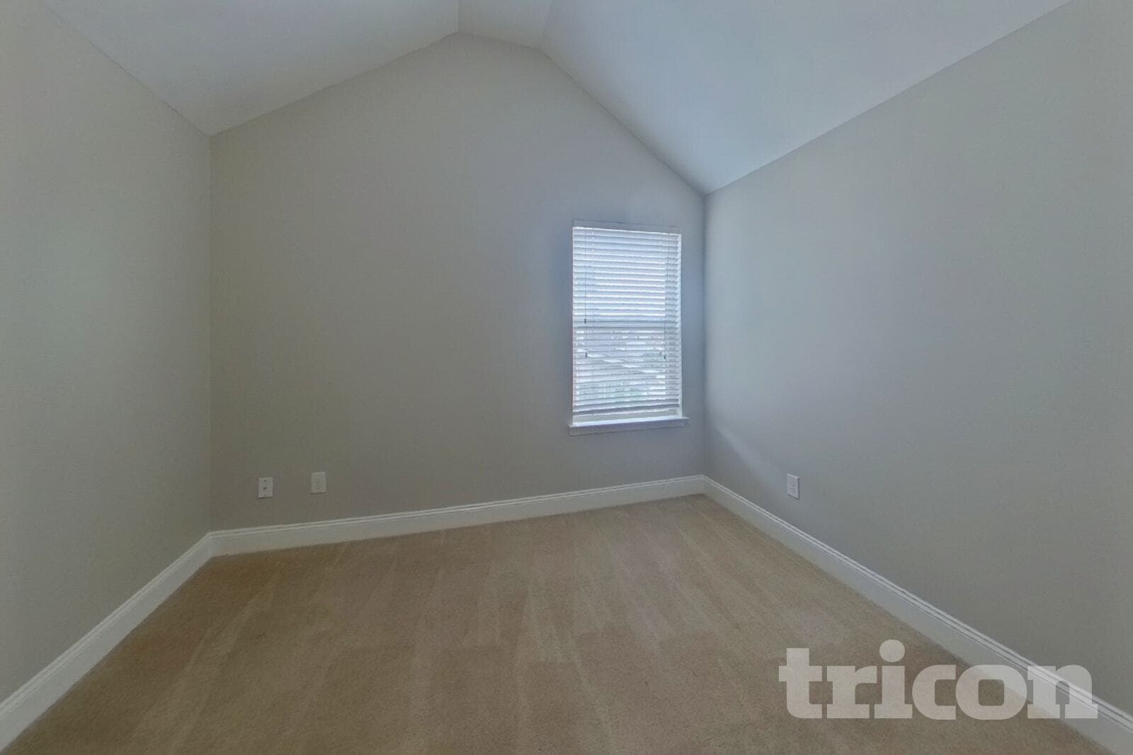 Building Photo - 2102 Farmdale Ct NE