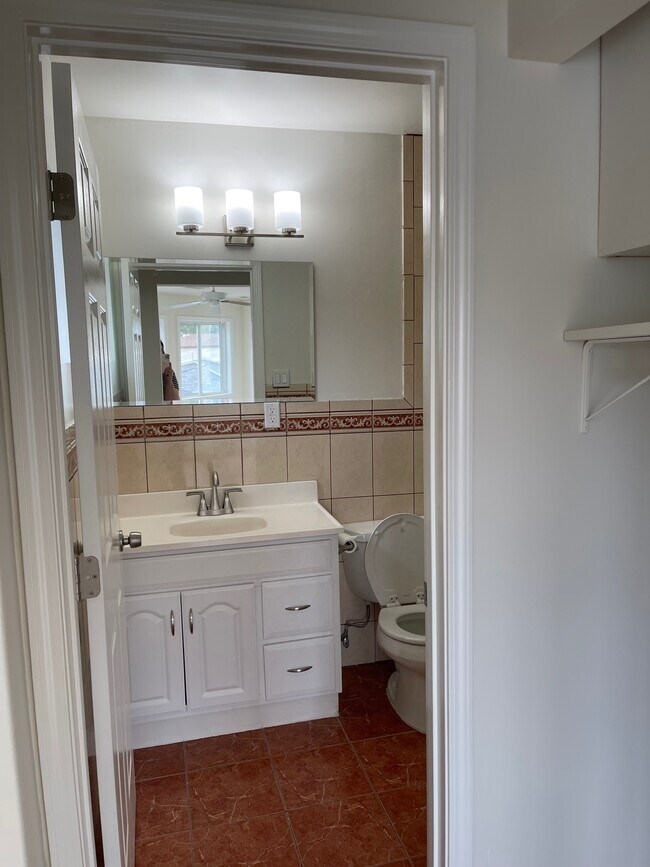 Building Photo - 4028 Tilden Ave