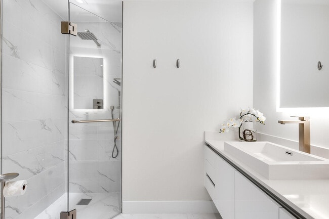 Building Photo - 3100 N Ocean Dr