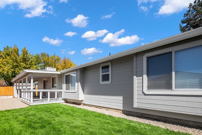 Building Photo - Lovely 3 Bedroom 2 Bath, 1350 Square Foot ...