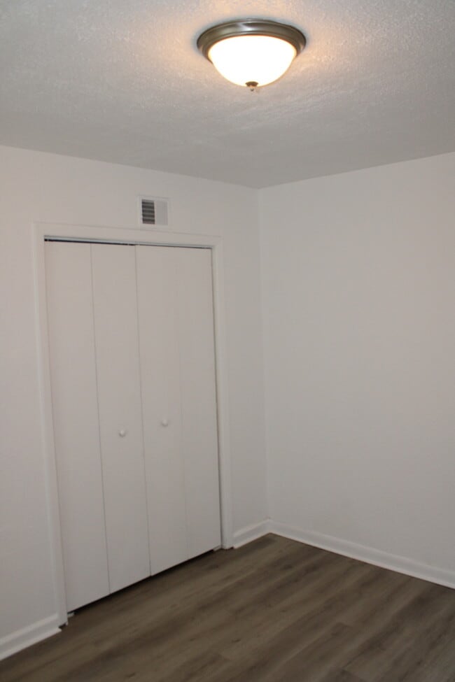 Building Photo - Beautiful 4 bedrooms and 1 bath home located on Freeman Ave in Kansas City, KS