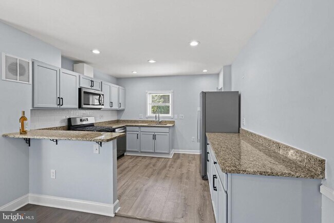 Building Photo - 4225 Cardwell Ave
