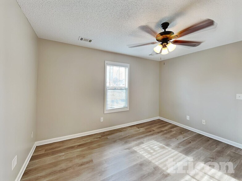 Building Photo - 106 White Creek Loop