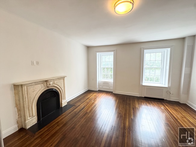 Building Photo - 39 E 65th St
