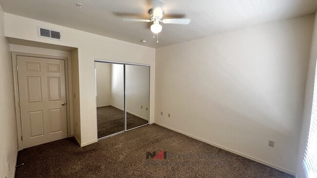 Building Photo - 3 Bedrooms, 2 Baths and a Single Car Garage