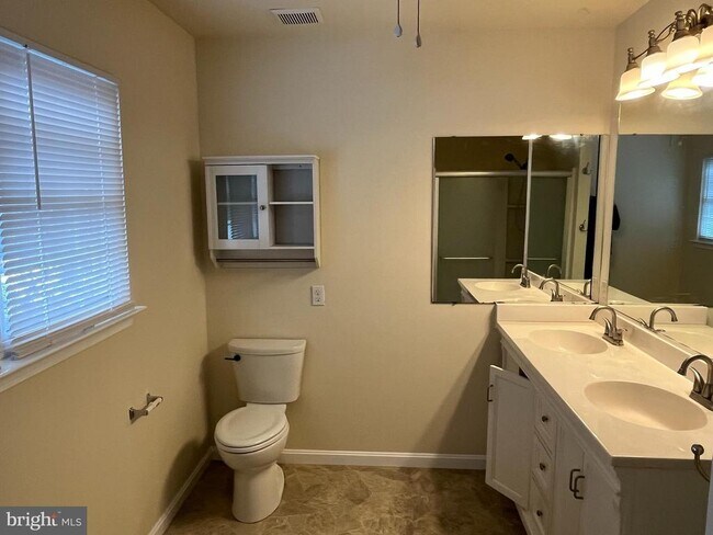 Building Photo - 874 Waterford Dr