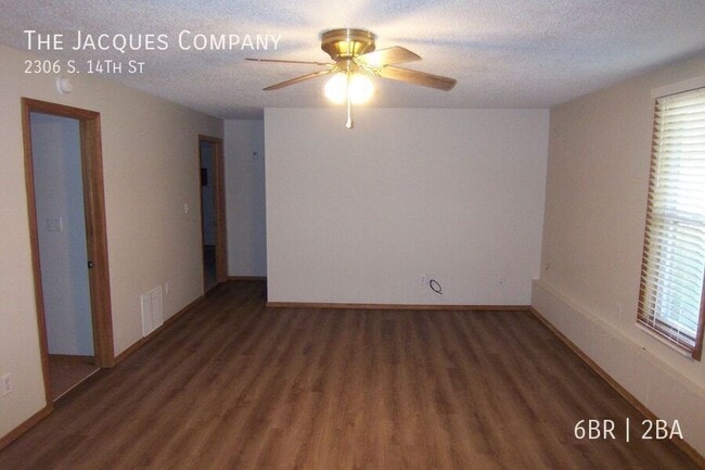 Building Photo - 2306 S 14th St